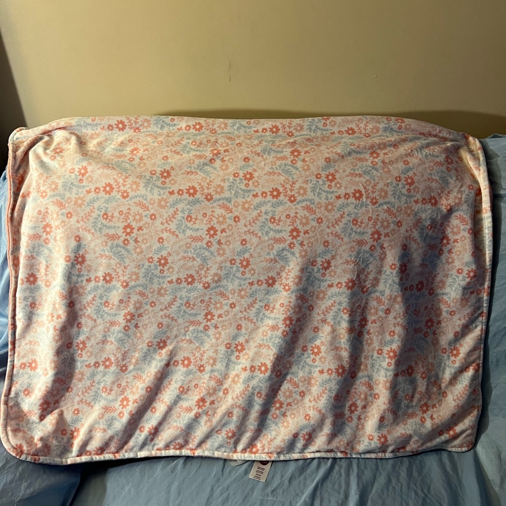 Floral and Pink baby or toddler blankets - Picture 5 of 6